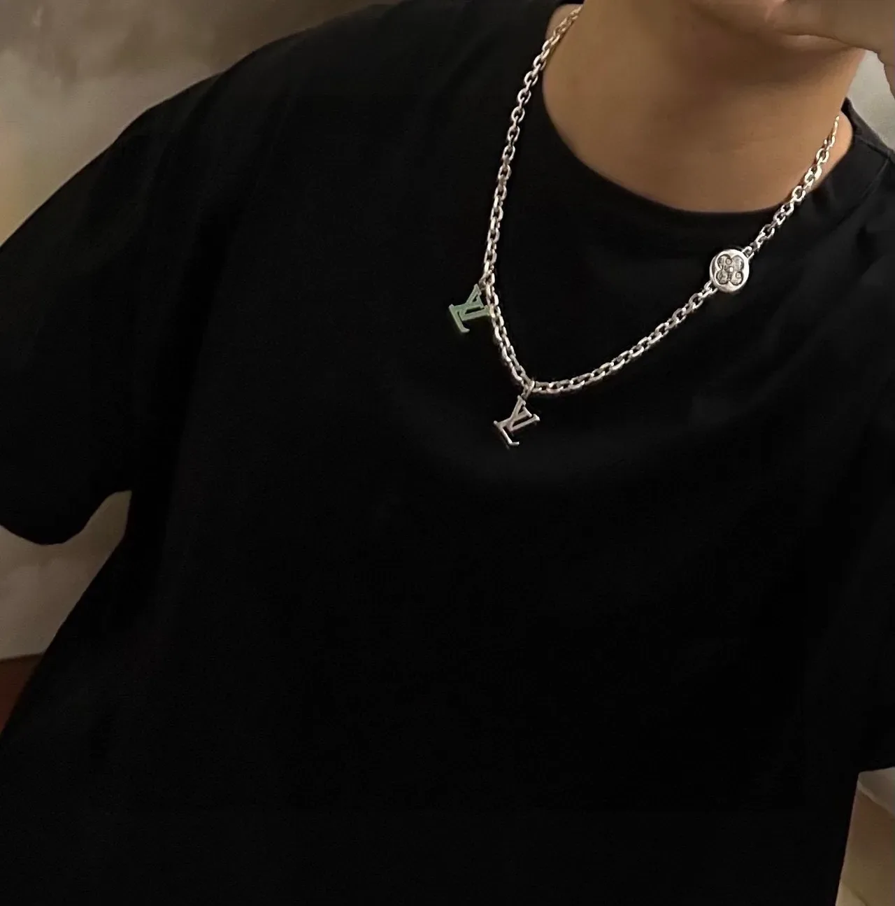 Louis Vuitton Monogram Jewelry Silver Green Curb Chain Floral Medallion Pendant Necklace 4