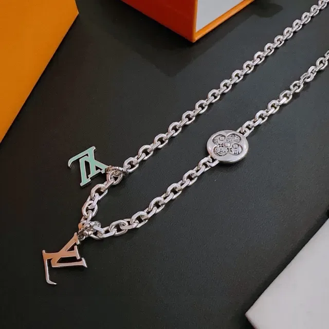 Louis Vuitton Monogram Jewelry Silver Green Curb Chain Floral Medallion Pendant Necklace 5