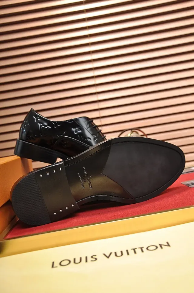 Louis Vuitton Monogram Sapatos Oxford de Couro Patentado 3