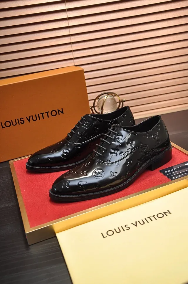 Louis Vuitton Monogram Sapatos Oxford de Couro Patentado 4