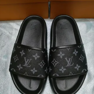 Louis Vuitton monograma slide chanclas negras