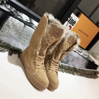Louis Vuitton Monogram 麂皮毛边厚底雪靴