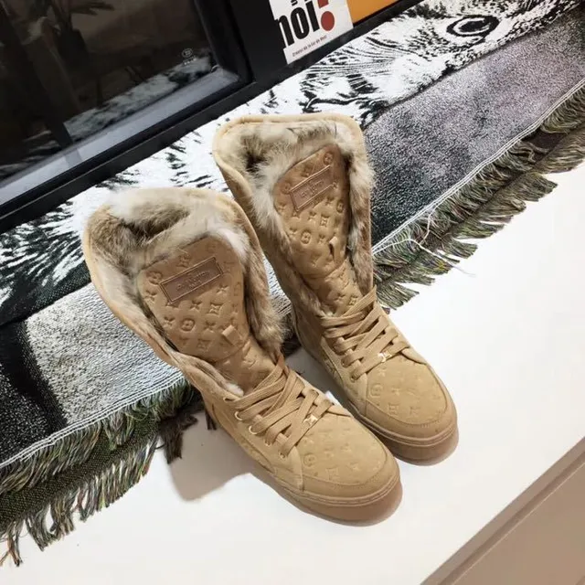Louis Vuitton Monogram Bottes de Neige à Plateforme avec Bordure en Daim 2