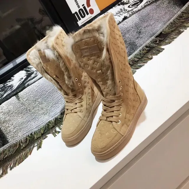 Louis Vuitton Monogram Bottes de Neige à Plateforme avec Bordure en Daim 3