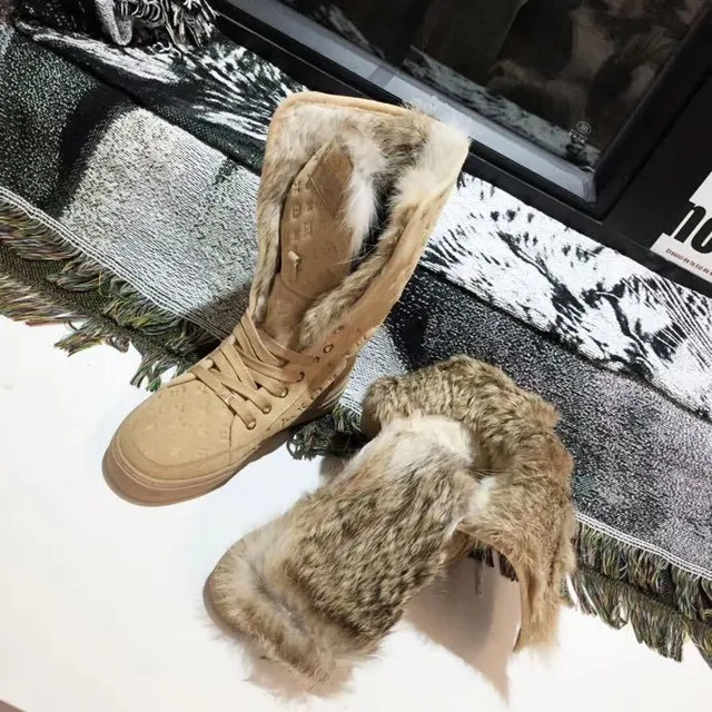 Louis Vuitton Monogram Bottes de Neige à Plateforme avec Bordure en Daim 4