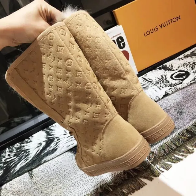 Louis Vuitton Monogram Bottes de Neige à Plateforme avec Bordure en Daim 7