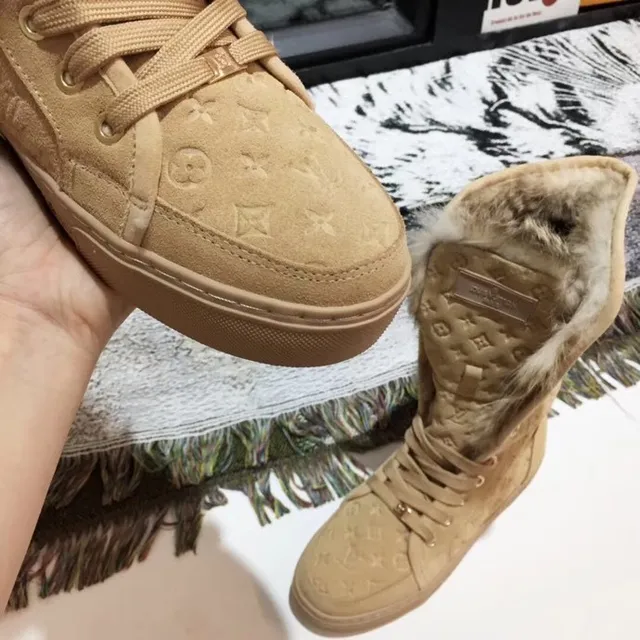 Louis Vuitton Monogram Bottes de Neige à Plateforme avec Bordure en Daim 8