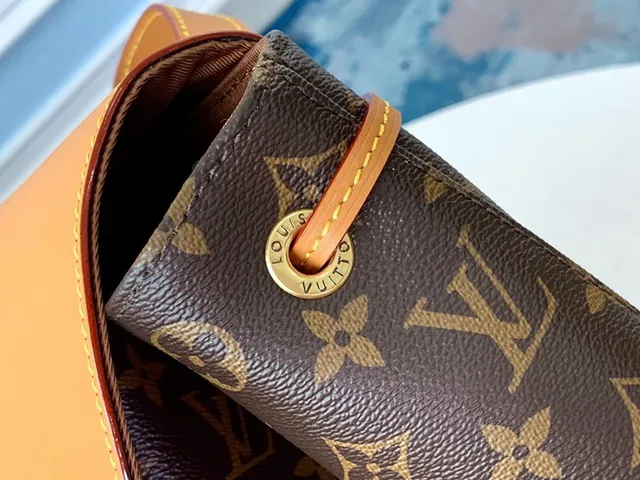 Louis Vuitton Montaigne Marron Beige Monogramme Toile Marron Bords de Cuero Sac à dos Casual 5