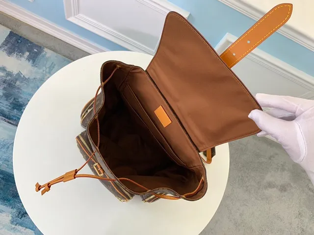 Louis Vuitton Montaigne Marron Beige Monogramme Toile Marron Bords de Cuero Sac à dos Casual 7
