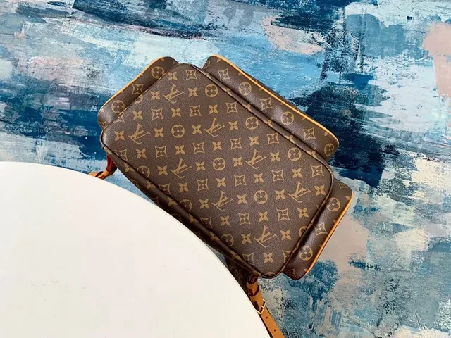 Louis Vuitton Montaigne Marron Beige Monogramme Toile Marron Bords de Cuero Sac à dos Casual 11