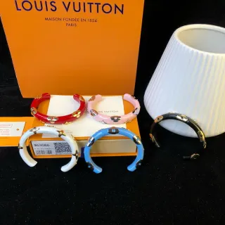 Louis Vuitton Pulseira de resina recoberta de esmalte multicolor dourada rígida com formato C