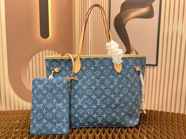 Louis Vuitton Neverfull MM sac cabas en denim avec monogramme en toile 6