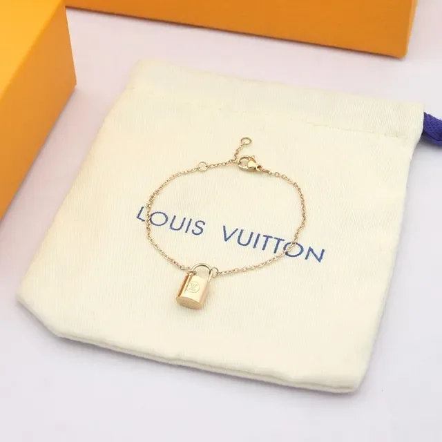 Louis Vuitton Padlock Gold Silver Lock-Shaped Pendants Chain-Link Construction Necklace 2