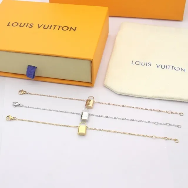 Louis Vuitton Padlock Gold Silver Lock-Shaped Pendants Chain-Link Construction Necklace 6