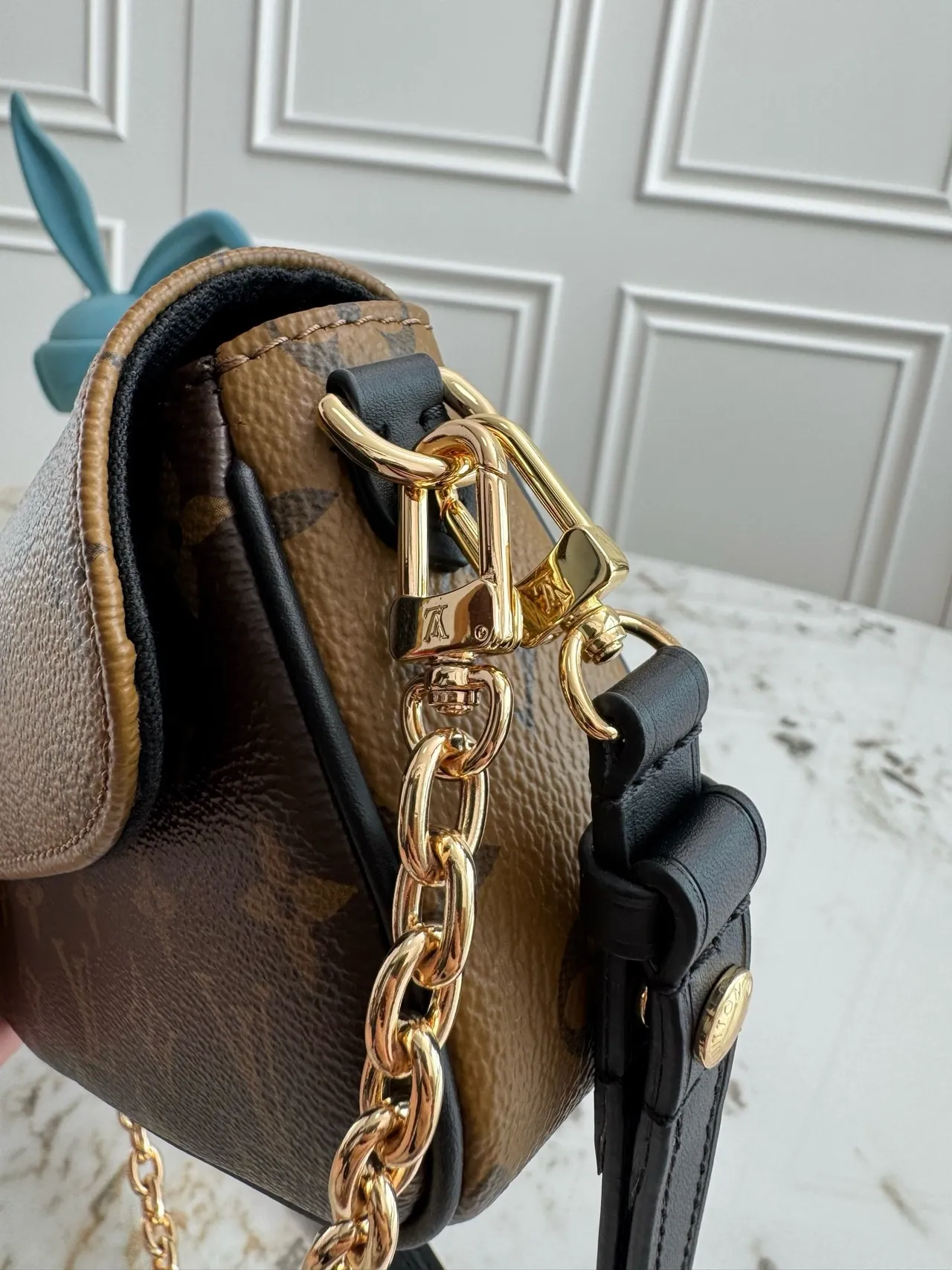 Louis Vuitton Pochette Metis Marron Beige Deux Tons Monogramme Toile Fermeture à rabat supérieur Sac messager 5