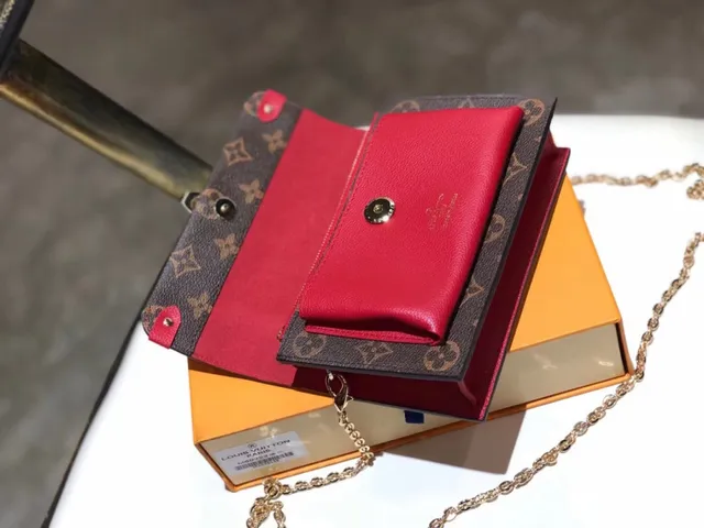 Louis Vuitton Pochette Metis Marron Rouge Monogramme Toile Cuir Contraste Chaîne Sac 13