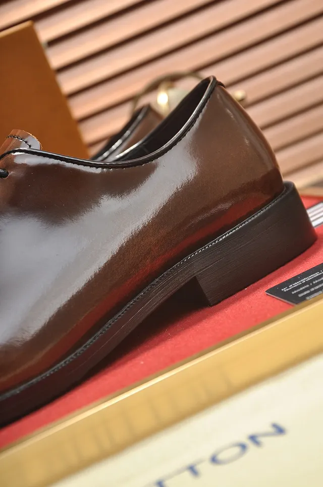 Louis Vuitton Chaussures Oxford en cuir marron poli 2