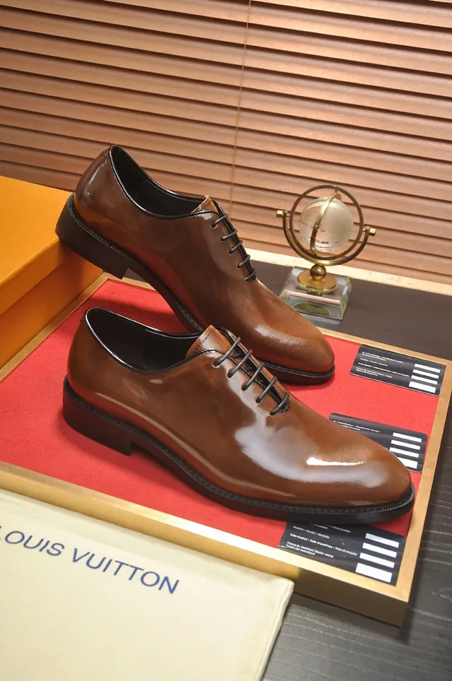 Louis Vuitton Chaussures Oxford en cuir marron poli 4