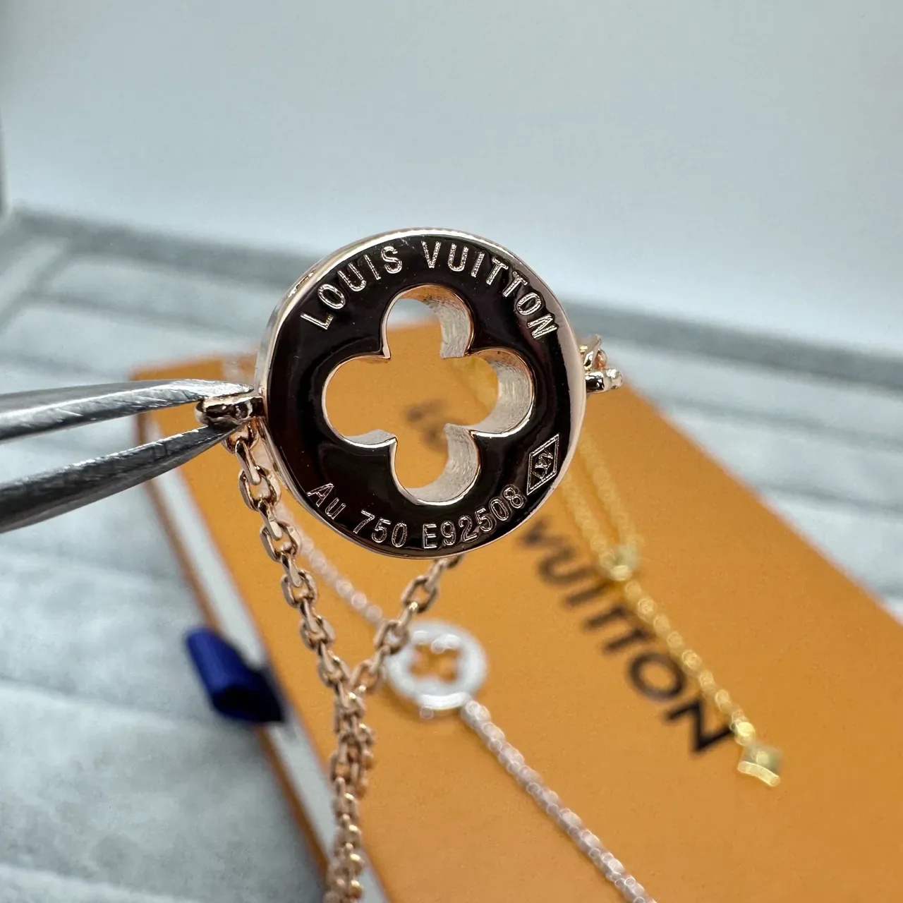 Louis Vuitton Quatrefoil Pavé Crystal Chain Necklaces 2