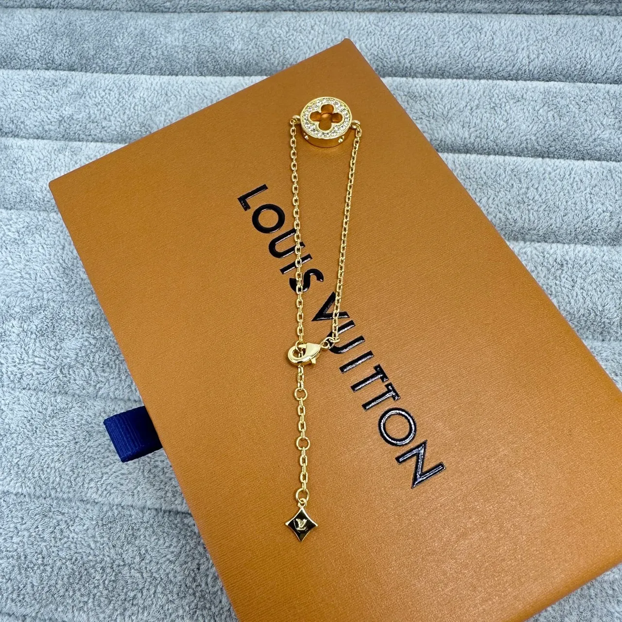 Louis Vuitton Quatrefoil Pavé Crystal Chain Necklaces 4