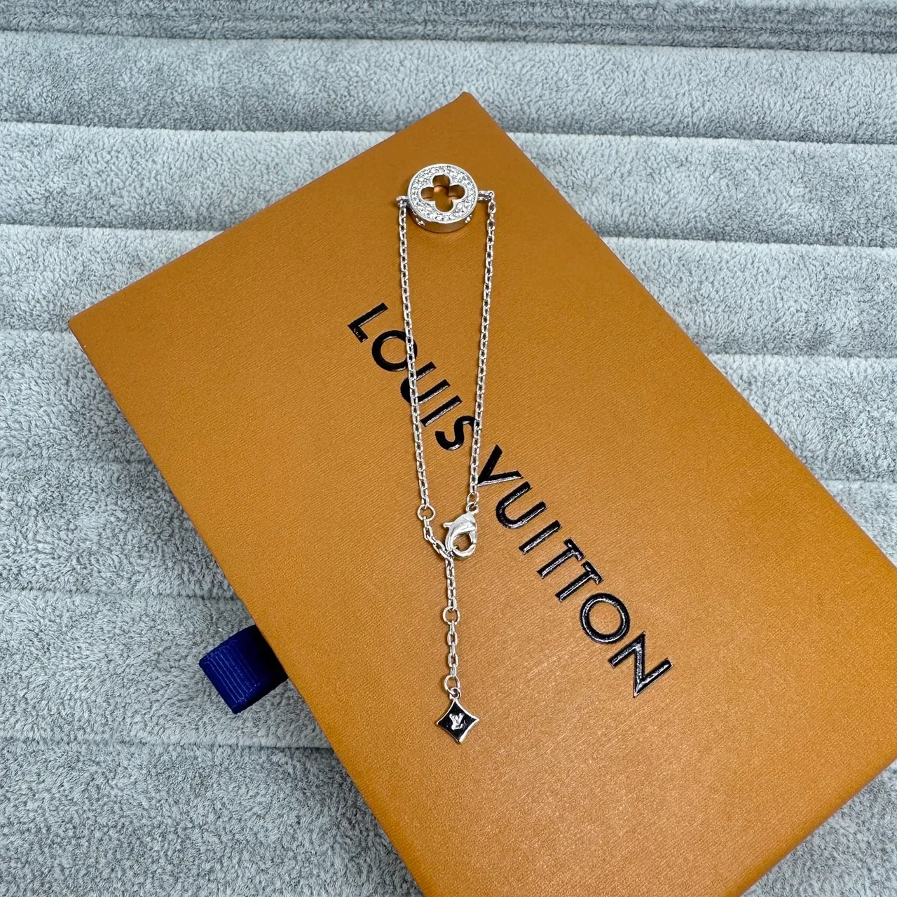 Louis Vuitton Quatrefoil Pavé Crystal Chain Necklaces 5