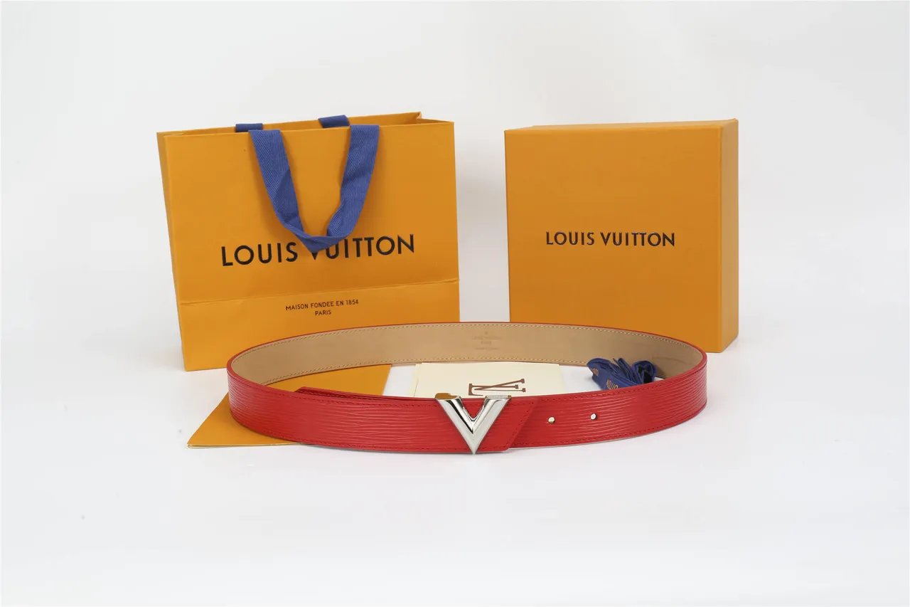 Louis Vuitton লাল রূপালী টেক্সচার্ড পলিশড V-শেপড বাকেল লেদার বেল্ট 3