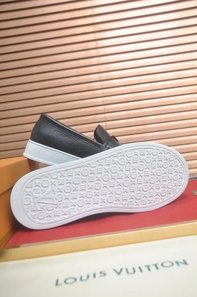 Louis Vuitton Run Away Black White Pebbled Leather Gold-Tone LV Logo Strap Loafer 3