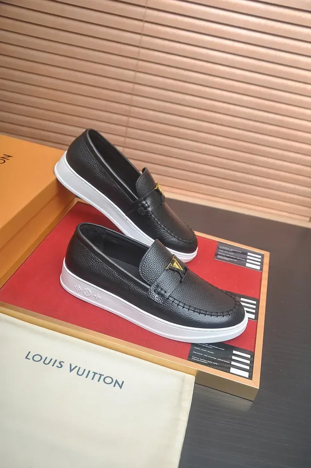 Louis Vuitton Run Away Black White Pebbled Leather Gold-Tone LV Logo Strap Loafer 4