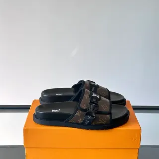 Louis Vuitton Run Away Slide Monogram Canvas काले-भूरे स्लिपर्स