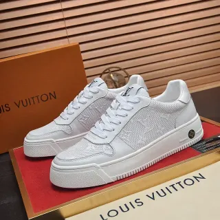 Louis Vuitton Run Away Tênis Lifestyle Brancos Perfurados com Monograma