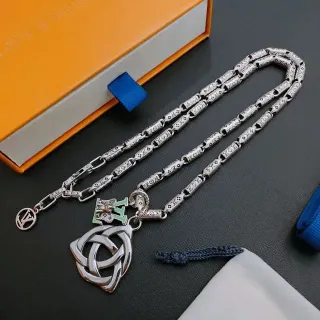 Louis Vuitton Silver Green Engraved Monogram Links Celtic Knot Pendant Necklace