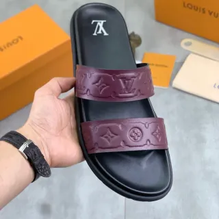 Louis Vuitton Slide काले बर्गंडी मोनोग्राम-एम्बॉस्ड स्ट्रैप्स ड्यूल-स्ट्रैप स्लिपर्स