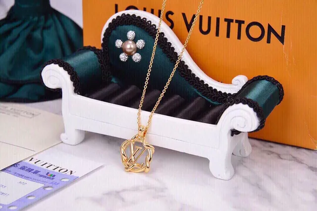 Louis Vuitton Twisted Monogram Gold Interwoven Rope-Twist Detail Necklace 8