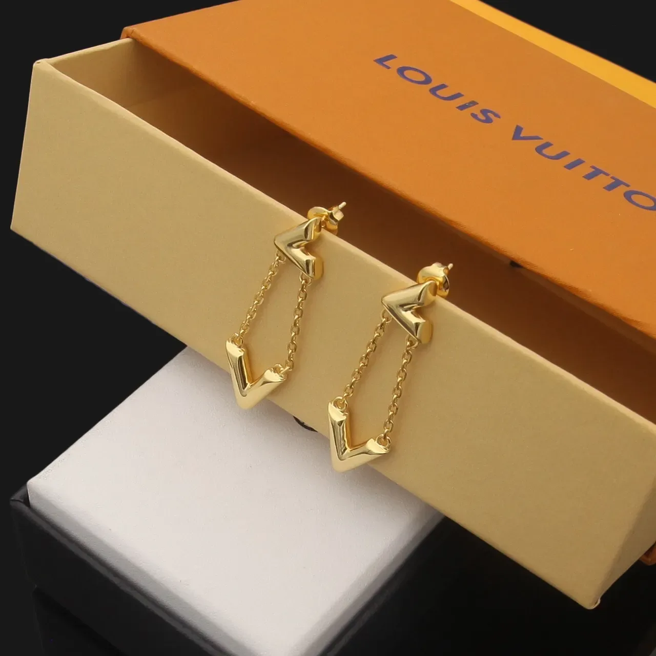 Louis Vuitton V-Motif 链条垂坠耳环 金银 几何 3