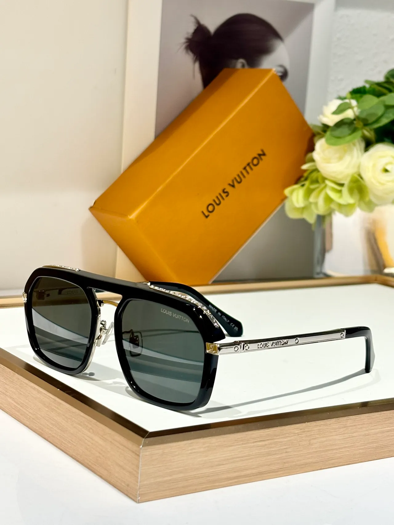 Louis Vuitton White and Gold Aviator-Style Sunglasses 4