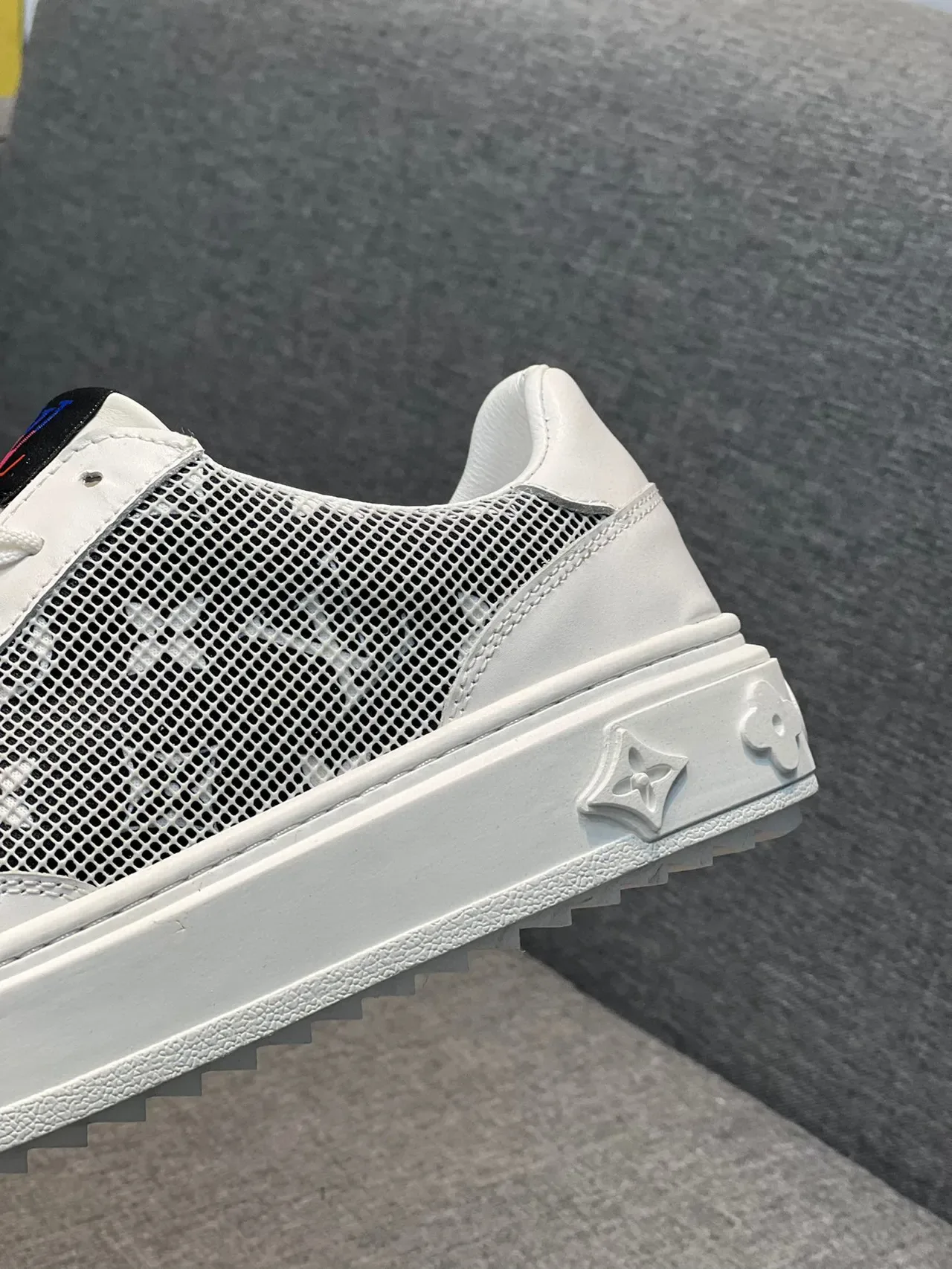 Louis Vuitton Tênis Lifestyle Branco Preto Couro E Malha Superior Painéis Laterais Monograma Embossado 8