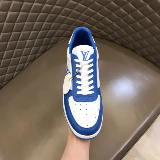 Louis Vuitton Sneakers Lifestyle Basses Blanc et Bleu Monogrammées 4