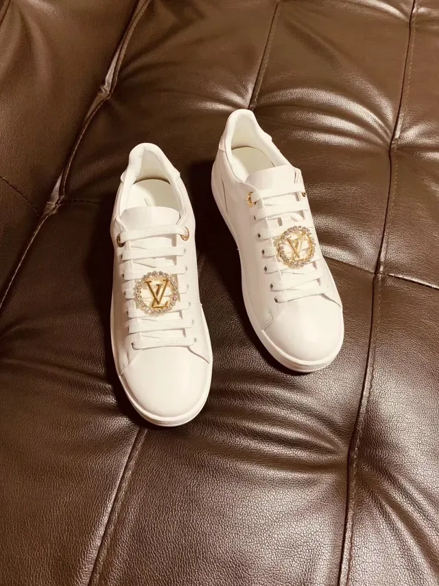 Louis Vuitton White Gold Smooth Leather LV Monogram Medallion Lifestyle Sneakers 2