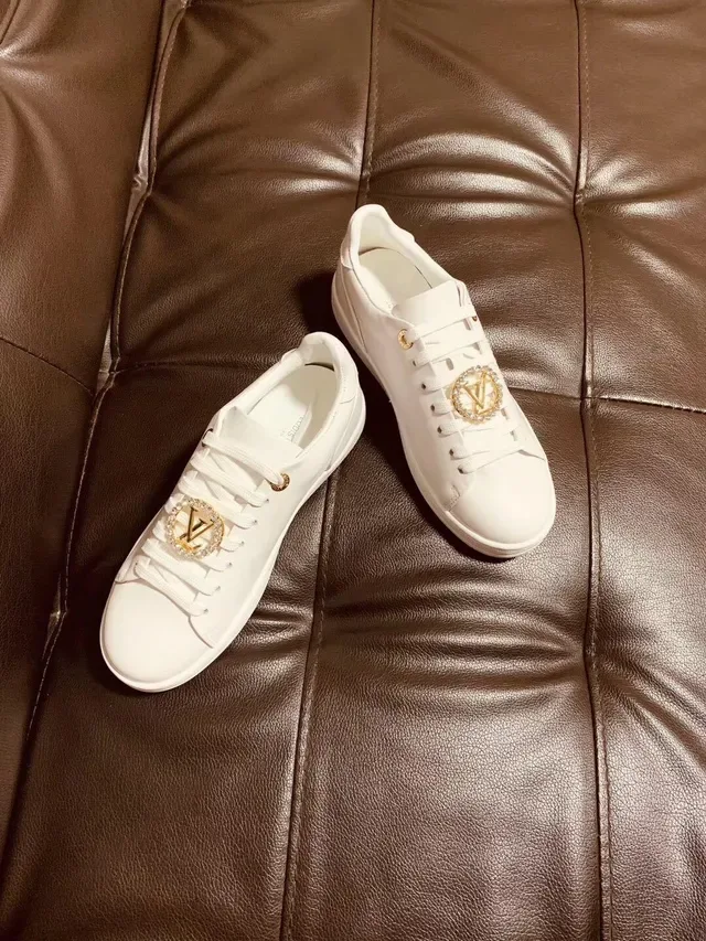 Louis Vuitton White Gold Smooth Leather LV Monogram Medallion Lifestyle Sneakers 3
