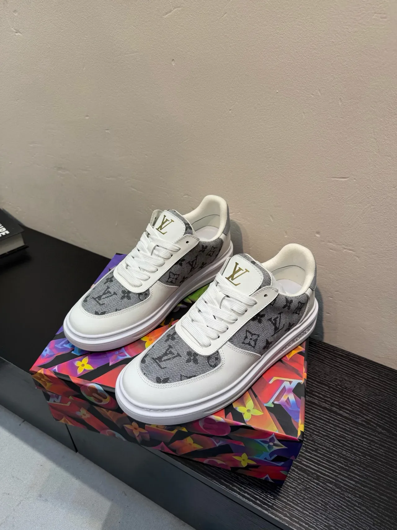 Louis Vuitton White Gray Low-Top Monogram Canvas Lifestyle Sneakers 3