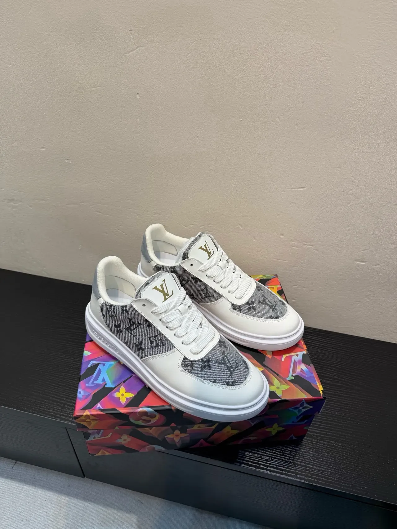 Louis Vuitton White Gray Low-Top Monogram Canvas Lifestyle Sneakers 5