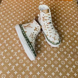 Louis Vuitton Zapatillas Lifestyle Blancas y Verdes de Alto con Impresión Monograma