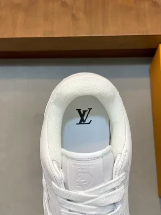 Louis Vuitton White Leather Lifestyle Sneakers 2