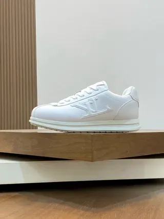 Louis Vuitton White Leather Lifestyle Sneakers 3