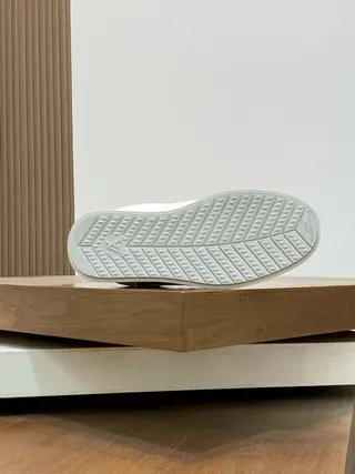 Louis Vuitton White Leather Lifestyle Sneakers 5