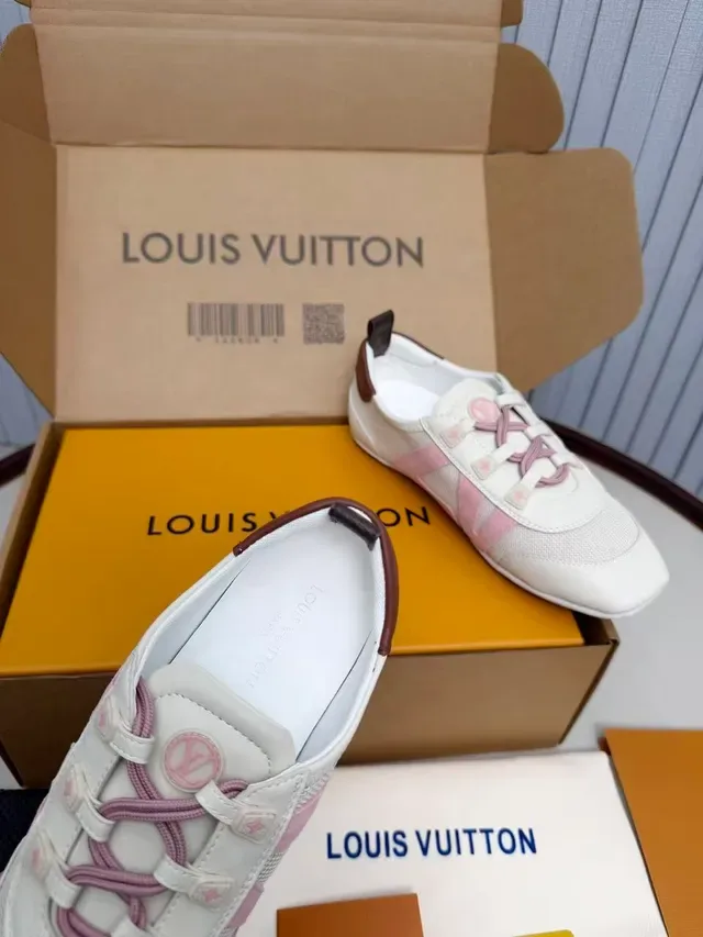 Louis Vuitton সাদা গোলাপি মেশ এবং সুয়েড প্যানেল নির্মাণ V-আকার ওভারলে লাইফস্টাইল স্নিকার্স 5