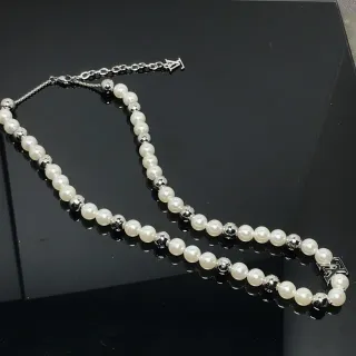 Louis Vuitton 白银珍珠和金属珠子交替图案 LV Monogram Clasp 项链