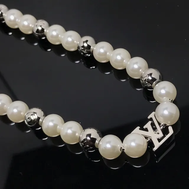 Louis Vuitton White Silver Pearl And Metal Bead Alternating Pattern LV Monogram Clasp Necklace 5