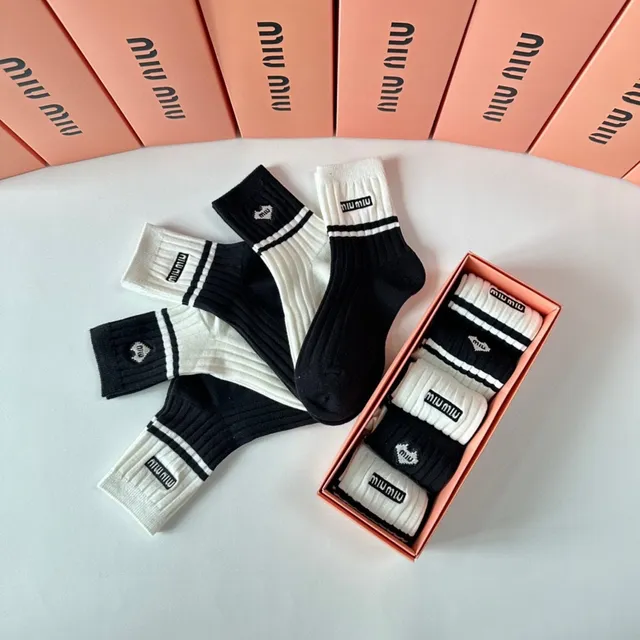 Miu Miu Black White Ribbed Knit Cuffed Ankle Socks 9