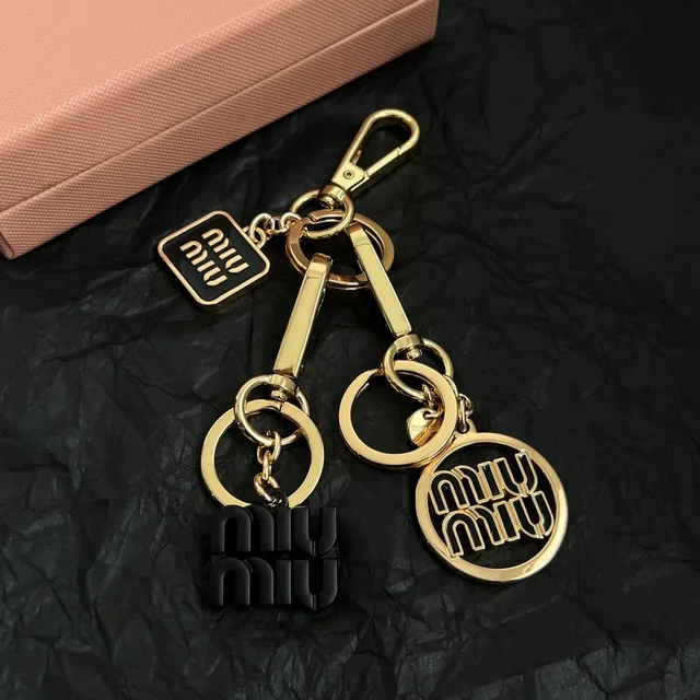 Miu Miu Logo Charm Porte-clés Or et Noir Joaillerie 4